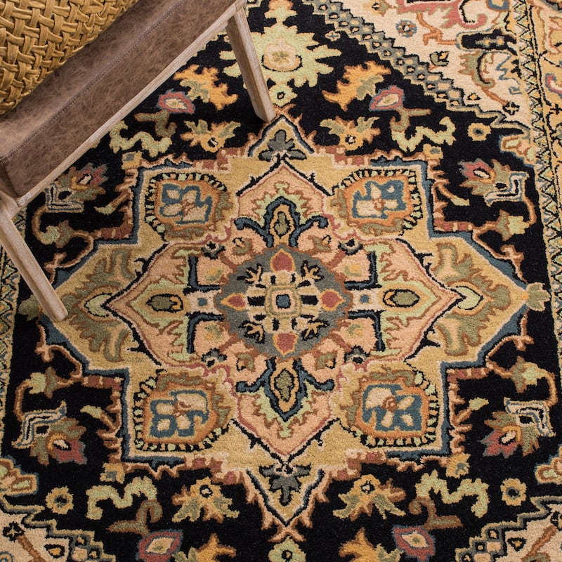 SAFAVIEH Handmade Heritage Carrol Traditional Oriental Wool Rug