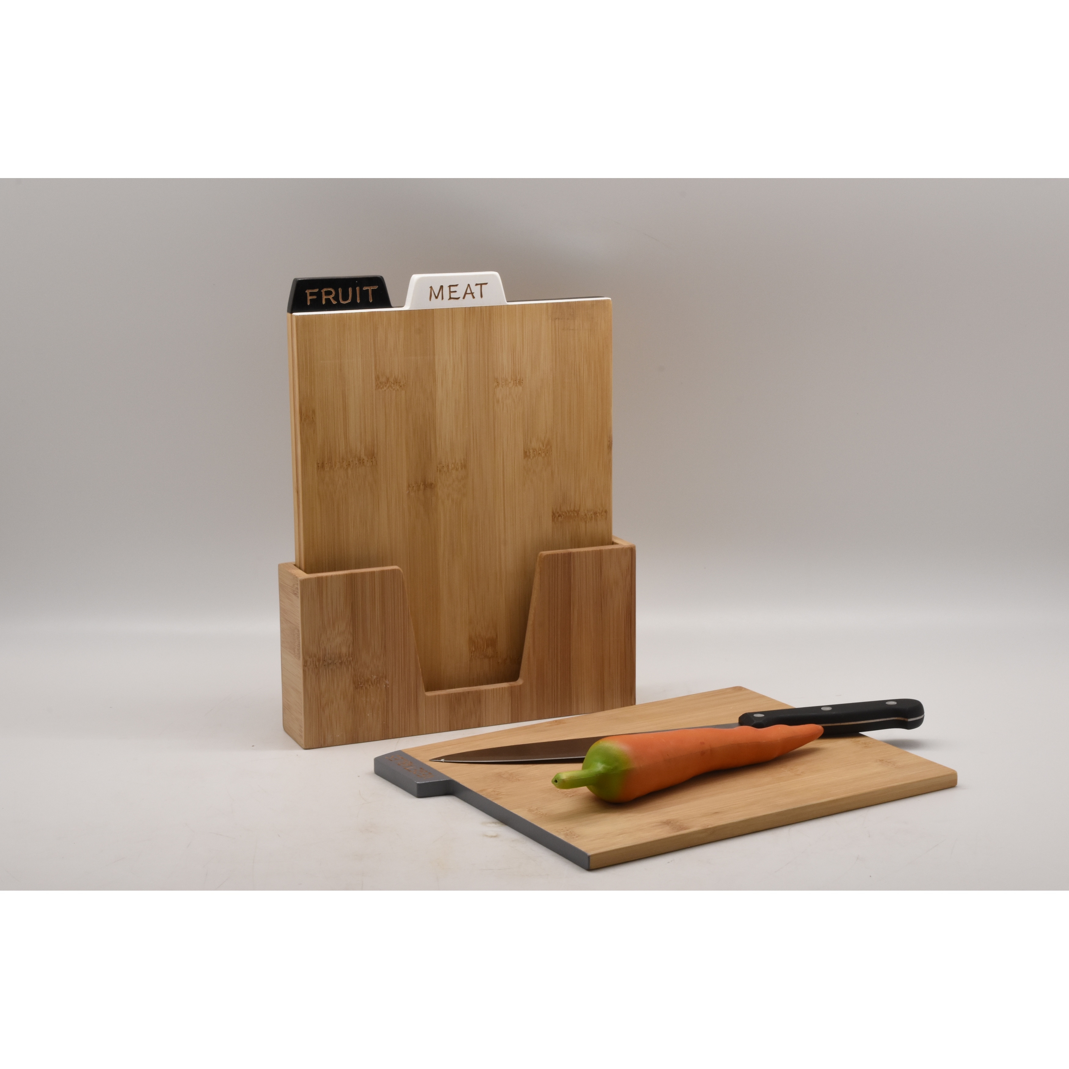 https://ak1.ostkcdn.com/images/products/is/images/direct/32994a52a73cafa40681318955d24f99ef32263c/Set-of-3-BAMBOO-CUTTING-BOARD-with-index-style-tab-design-23.7*4.7*30CM.jpg
