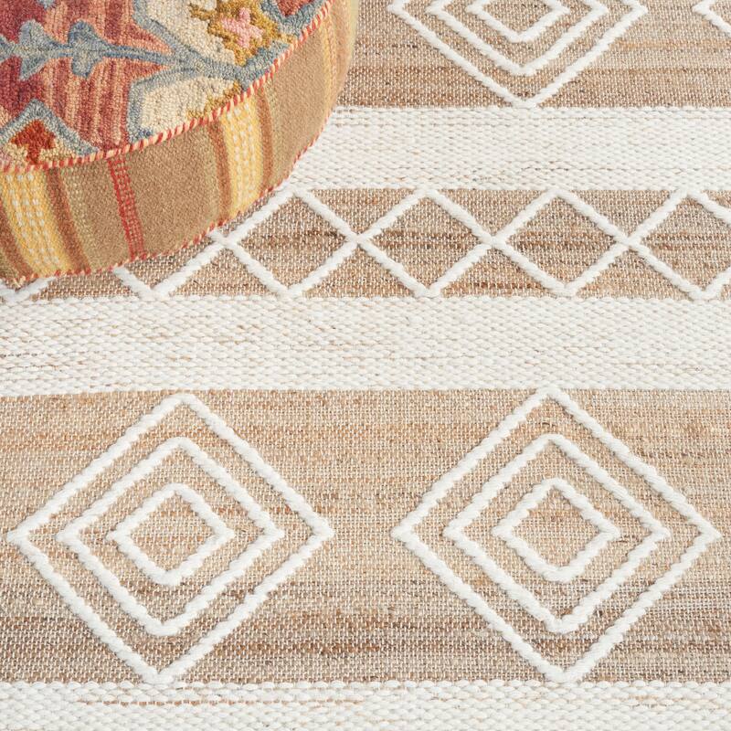 SAFAVIEH Handmade Natural Fiber Marin Casual Jute Rug.