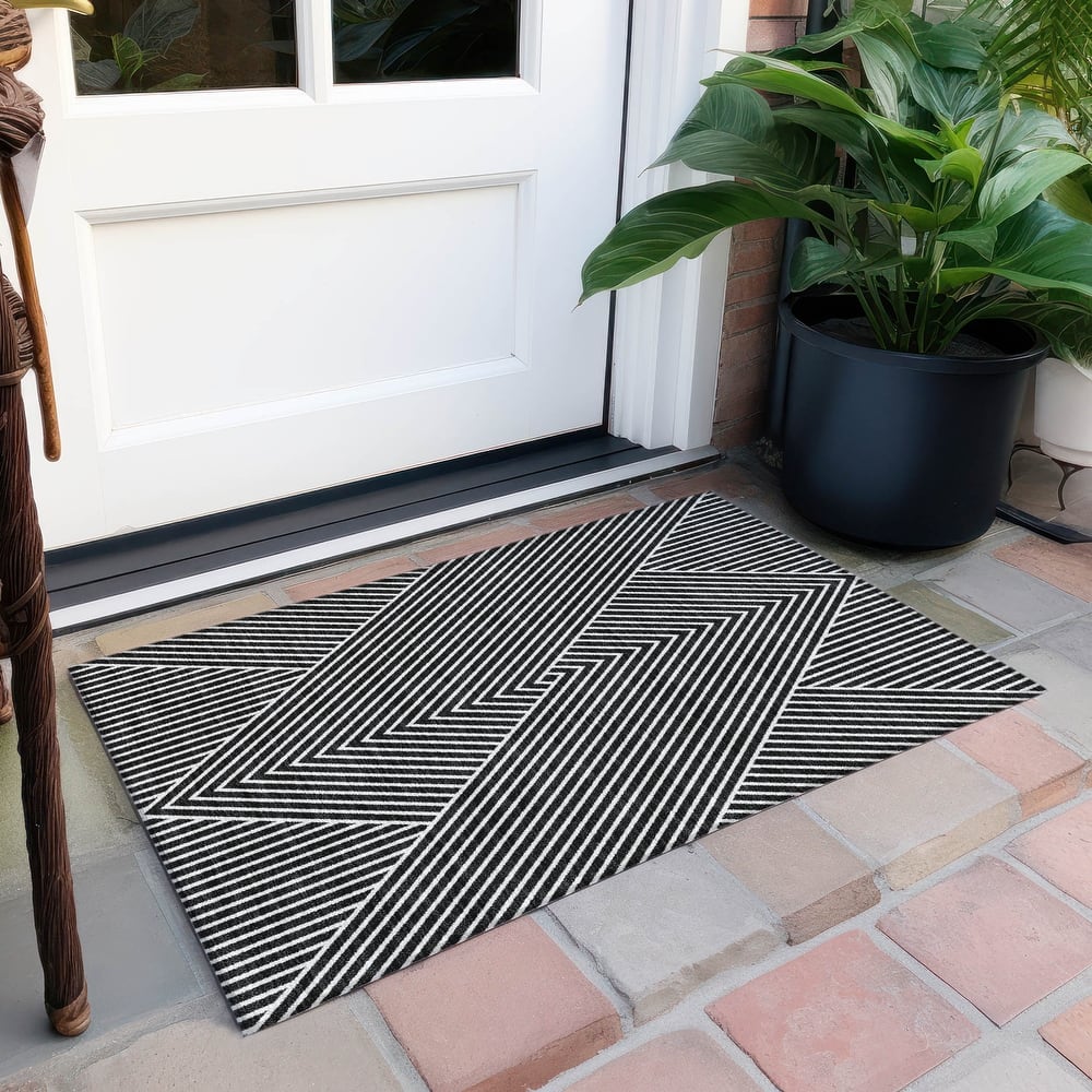 Machine Washable Indoor/ Outdoor Modern Geo Chantille Rug
