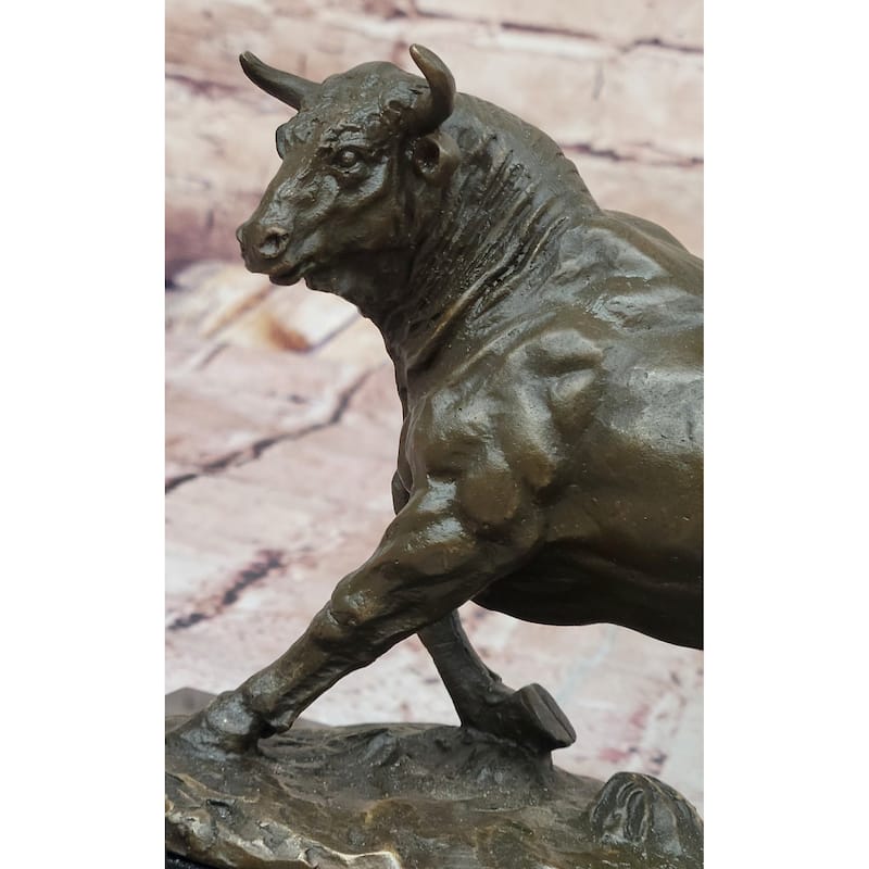 Bronze Charging Imitative Bull Sculpture – Powerful Bovine Artwork On Marble Base