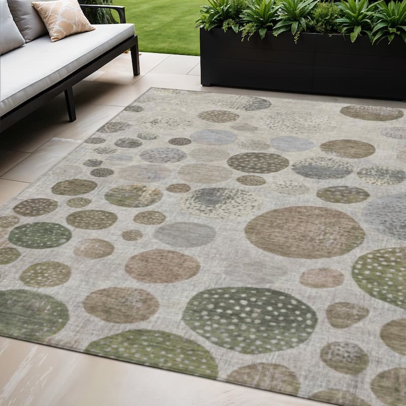 HomeRoots Geometric Transitional Rectangle Outdoor Rug - 5' X 8'