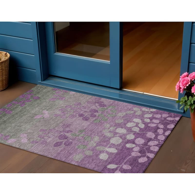 HomeRoots Floral Transitional Rectangle Outdoor Rug - 3' x 5'