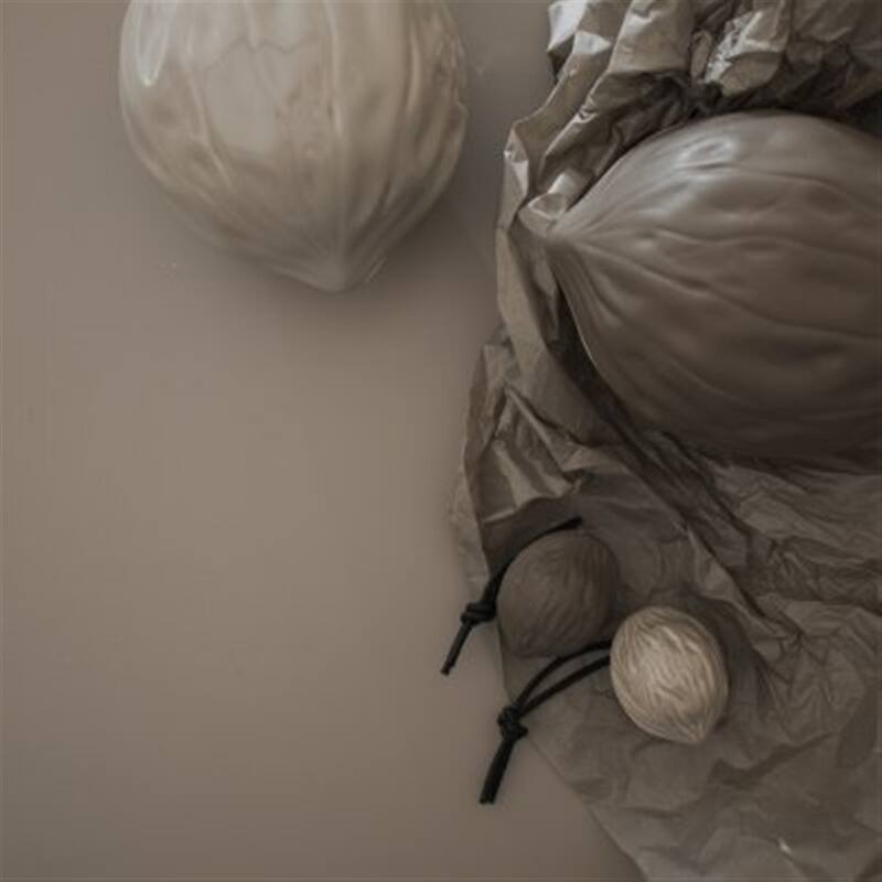 HANGING WALNUT dust