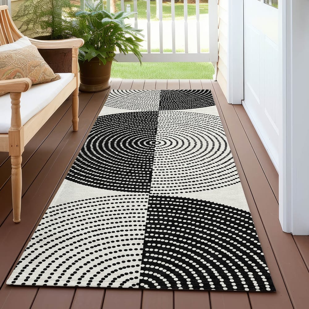 Machine Washable Indoor/ Outdoor Geo Circles Chantille Rug
