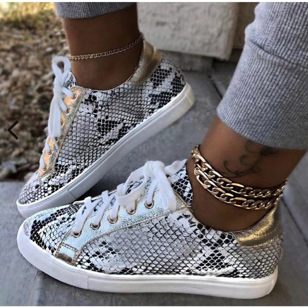 Snakeskin Star Design Lace-Up Sneakers 