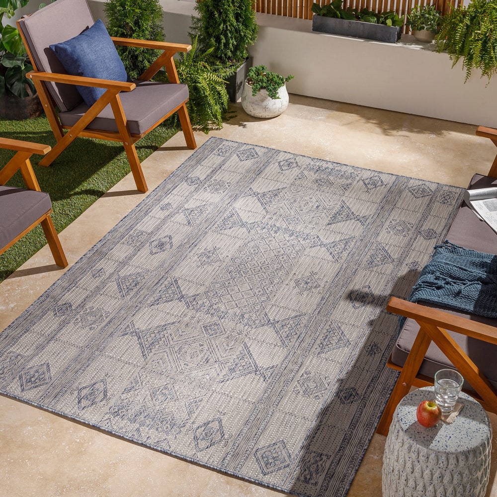 Livabliss Azucena Global Diamond Indoor/ Outdoor Area Rug