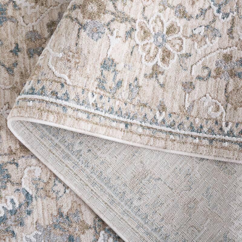 SAFAVIEH Finley Femke Floral Rug