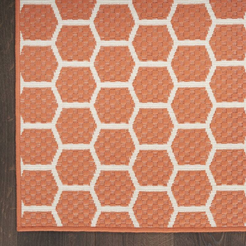 HomeRoots Geometric Modern Rectangle Outdoor Rug - 6' X 9'