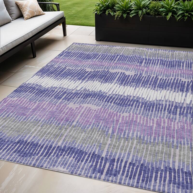 HomeRoots Striped Transitional Rectangle Outdoor Rug - 5' X 8'