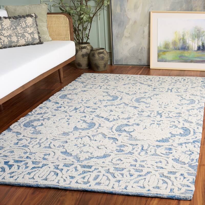SAFAVIEH Handmade Blossom Porzia Floral Wool Rug