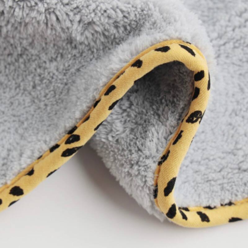 PET’S FAVORITE TOWEL, Premium High Quality Microfiber Pet Towel, Ultra-Absorbent, Quick Drying Towel, White, Made in Korea