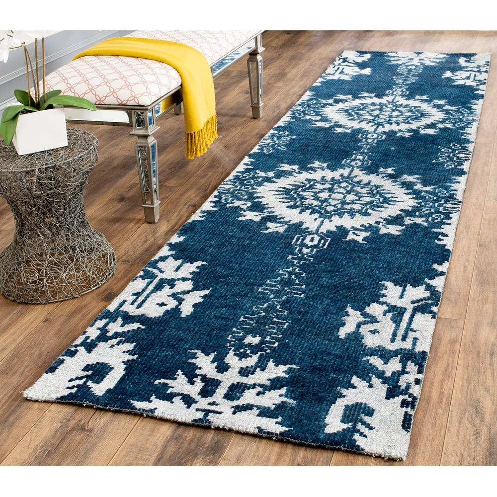 SAFAVIEH Hand-knotted Stone Wash Theddy Modern Wool Rug
