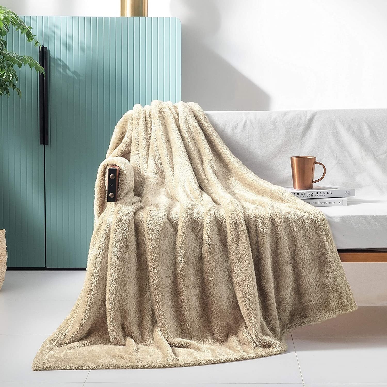 Plush Fuzzy Large Fleece Throw Blanket, Warm& Lightweight Bed