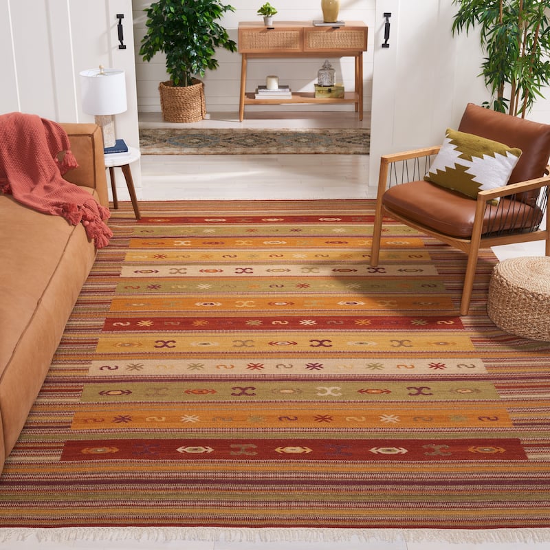 SAFAVIEH Handmade Kilim Flatweave Mechteld Casual Tribal Wool Rug with Fringe