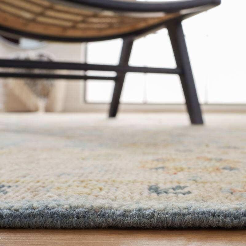 SAFAVIEH Handmade Samarkand Brianne Traditional Wool Rug
