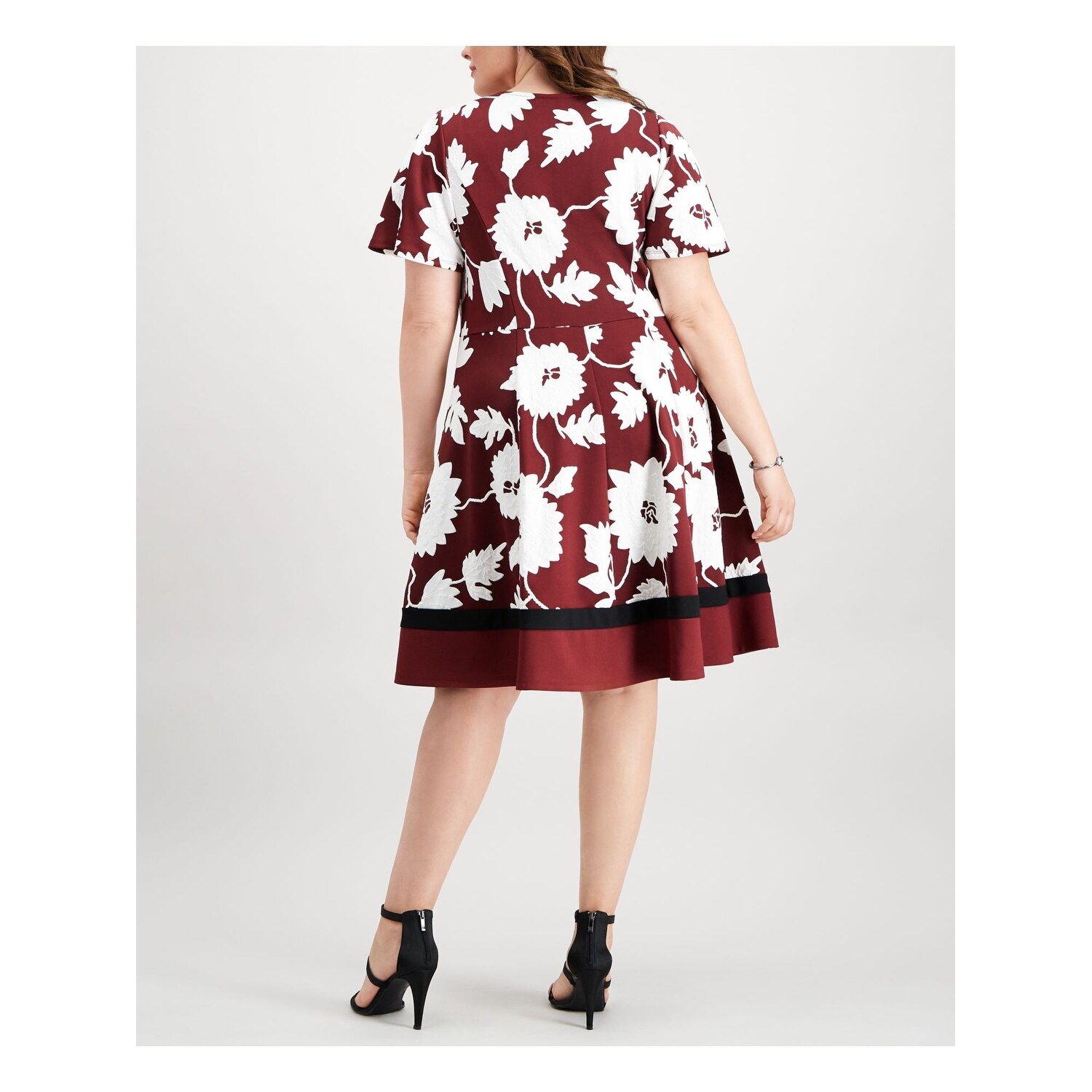 Shop Signature Maroon Short Sleeve Knee Length Dress Size 1x
