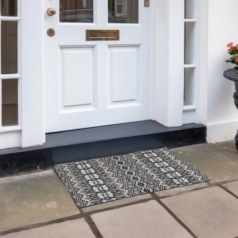 Machine Washable Indoor/ Outdoor Chantille Mosaic Global Rug - Charcoal - 1'8" x 2'6"