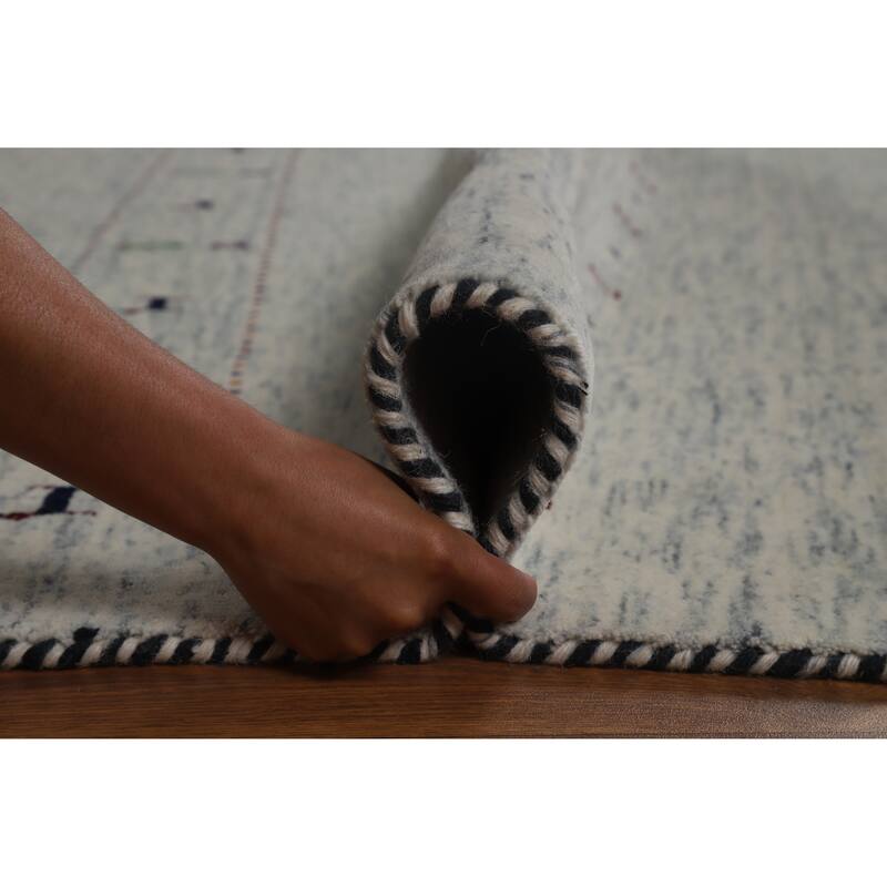 Hand Knotted Oriental 100% Wool Carpet Tribal Animal Pictorial Beige & Ivories Gabbeh Area Rug - 7' 10'' X 5' 2''