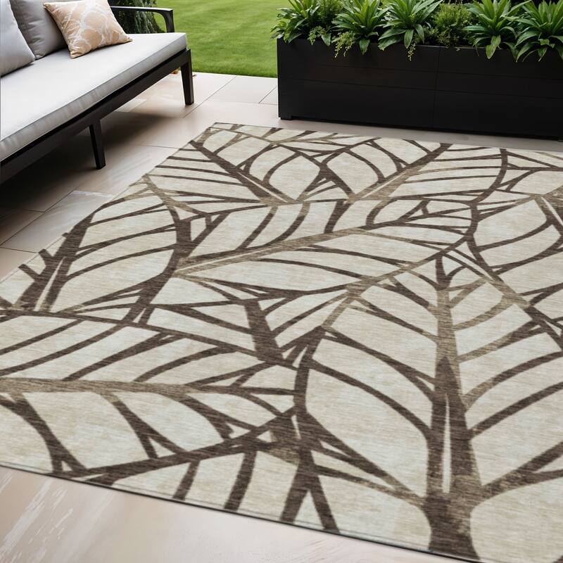 HomeRoots Floral Transitional Rectangle Outdoor Rug - 5' X 8'