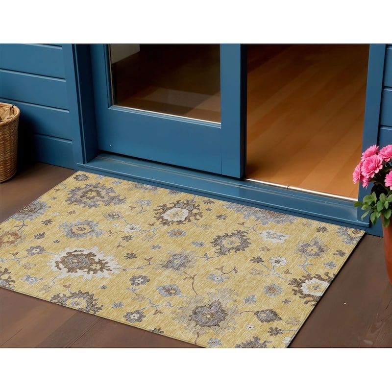 HomeRoots Floral Traditional Rectangle Outdoor Rug - 3' x 5'