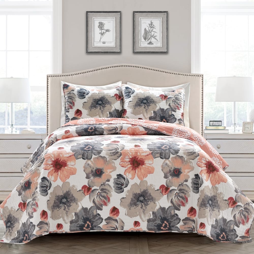 Levine Reversible Floral/ Damask 3-piece Quilt Set