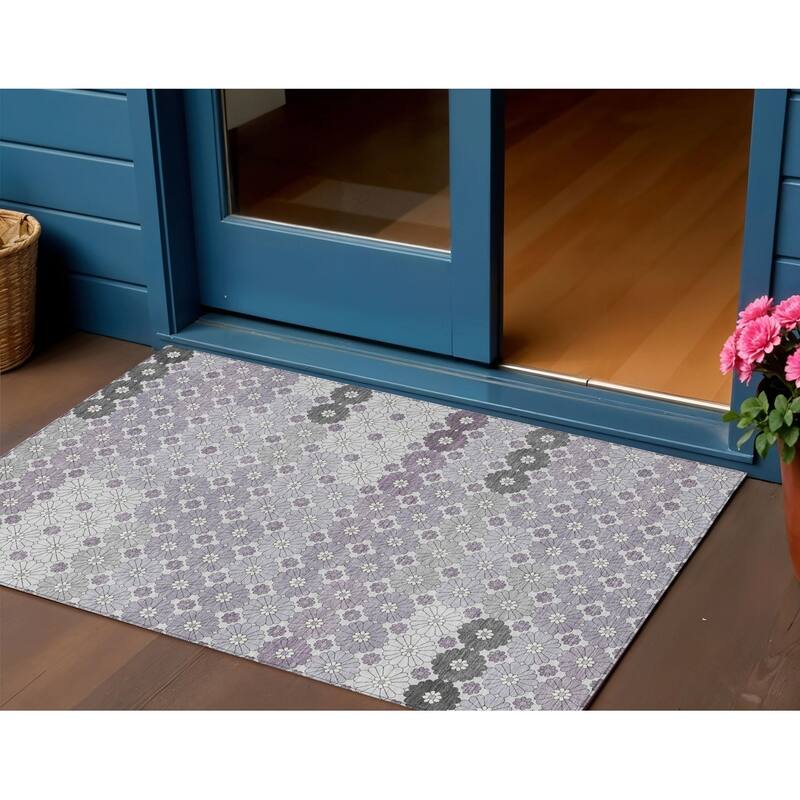 HomeRoots Floral Modern Rectangle Outdoor Rug - 3' x 5'