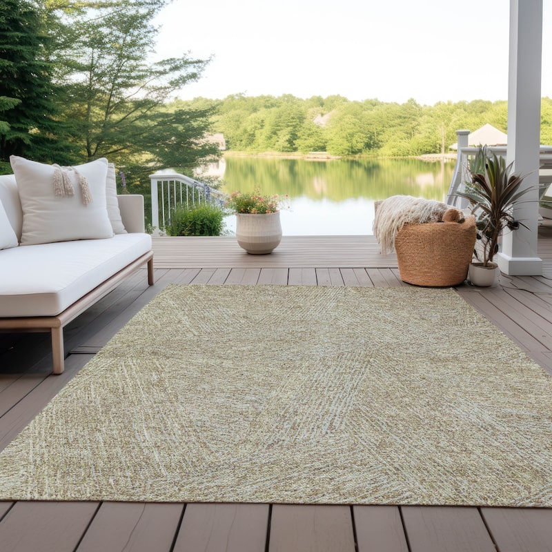 Machine Washable Indoor/ Outdoor Solid Geo Chantille Rug