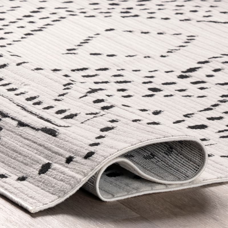 Nuloom Mila Moroccan Diamond Trellis Area Rug