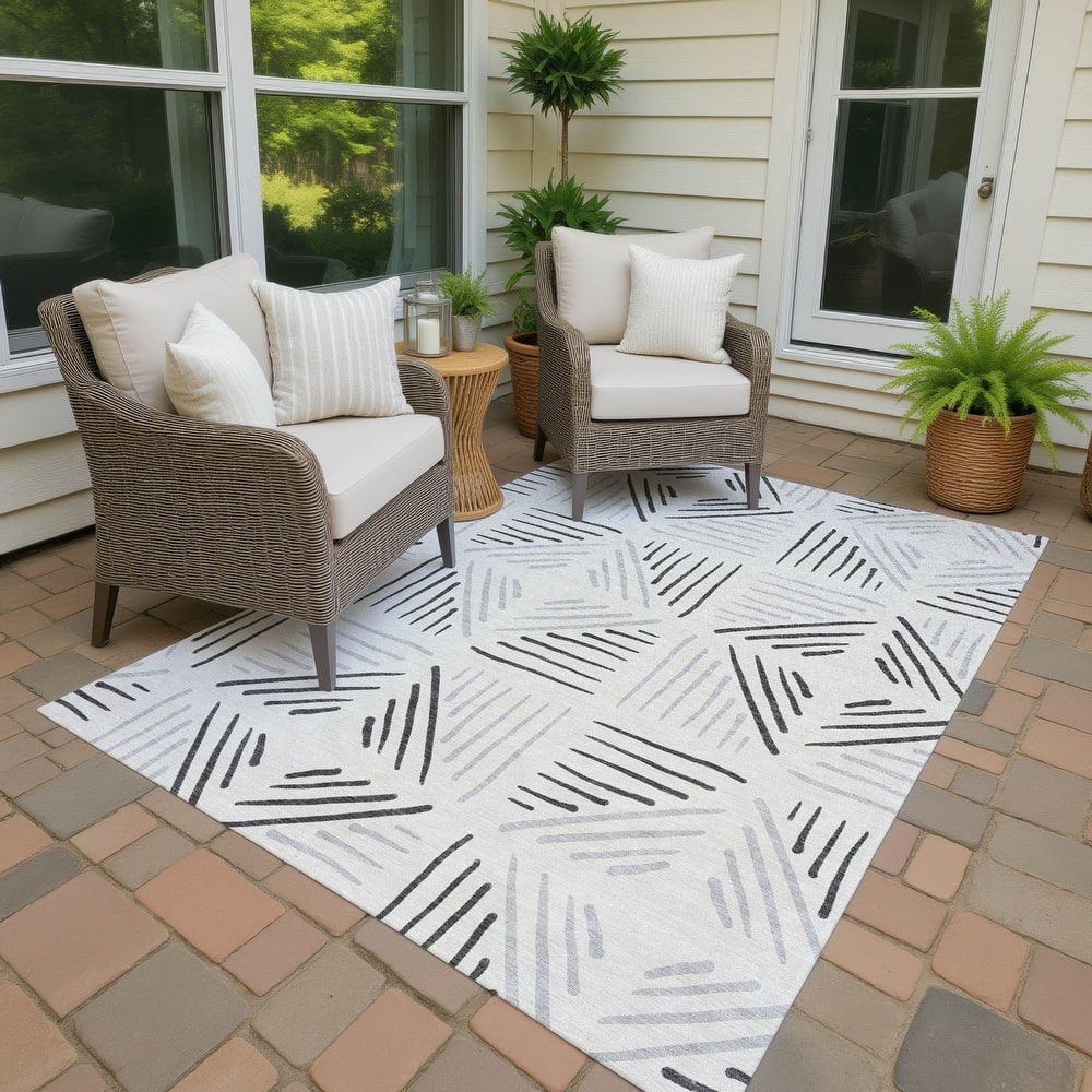 Machine Washable Indoor/ Outdoor Geo Dia Chantille Rug