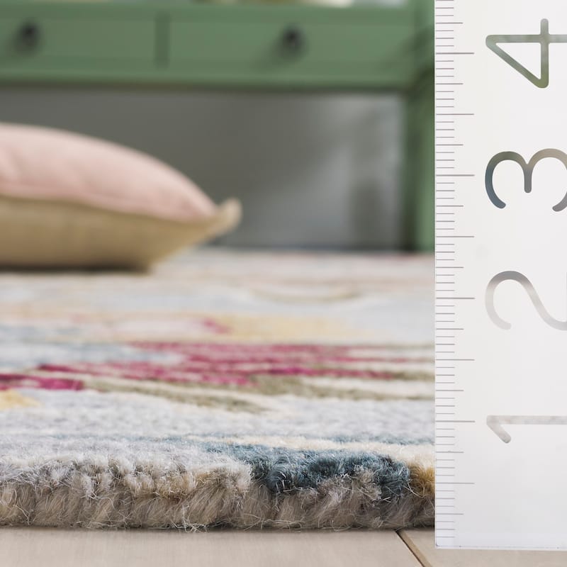 SAFAVIEH Handmade Blossom Katerinka Wool Rug