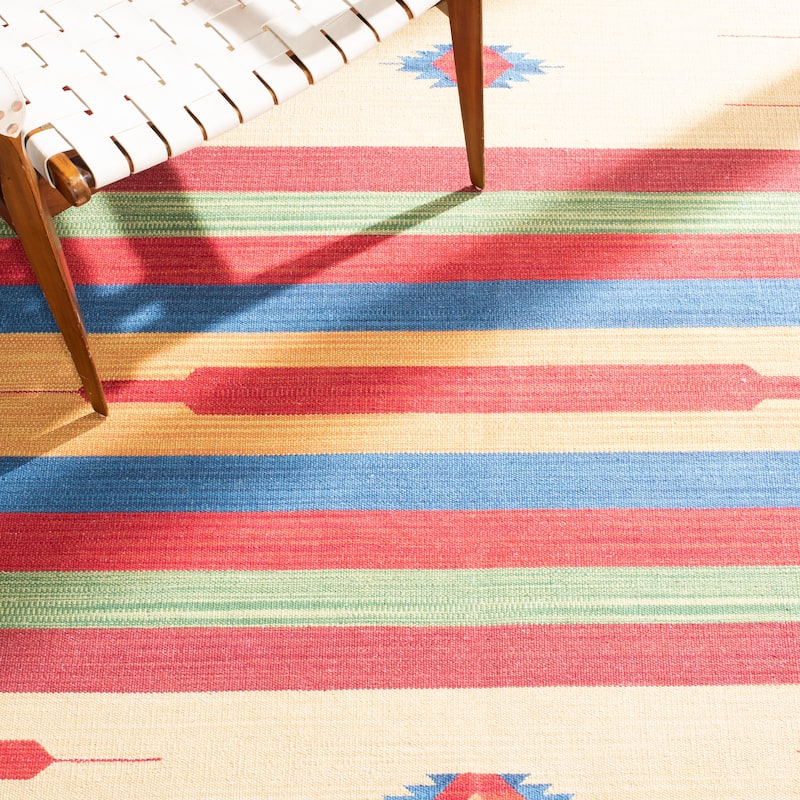 SAFAVIEH Handmade Montauk Suule Southwestern Tribal Cotton Fringe Rug