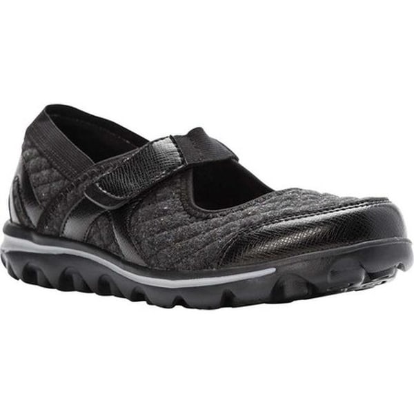 propet stretchable shoes