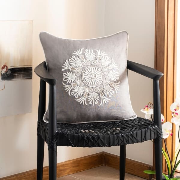 SAFAVIEH Versailles Sterling 20-inch Square Decorative Throw