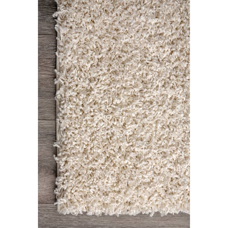 Nuloom Gwenyth Solid Shag Area Rug