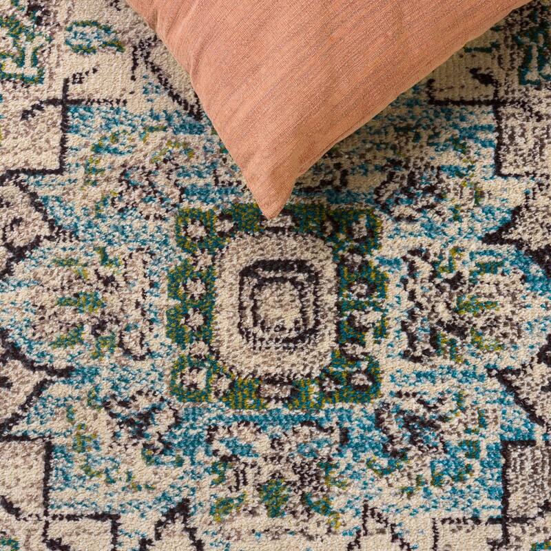 SAFAVIEH Madison Katelijne Boho Medallion Distressed Area Rug