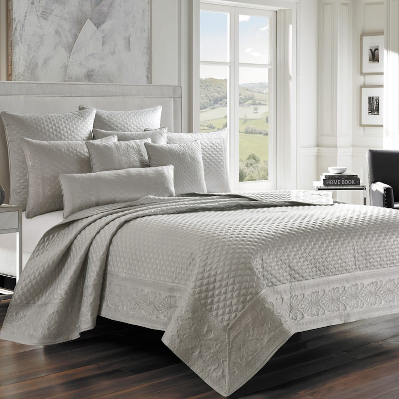 J. Queen New York Lyndon Coverlet Quilt
