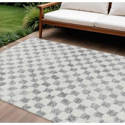 HomeRoots Geometric Transitional Rectangle Outdoor Rug