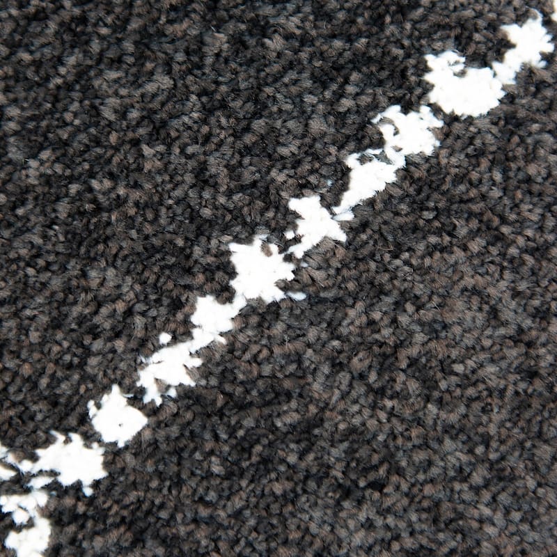 Carson Carrington Iseras Modern Geometric Area Rug
