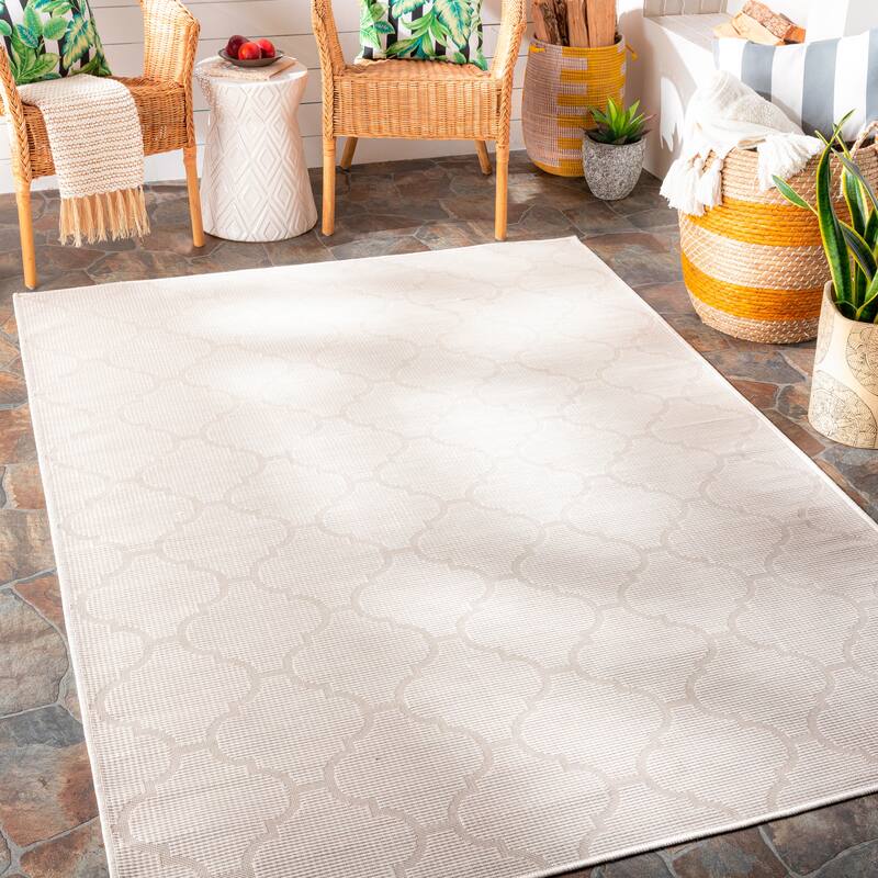 Artistic Weavers Asya Traditional Trellis Outdoor Area Rug - 2'6" x 4' - White