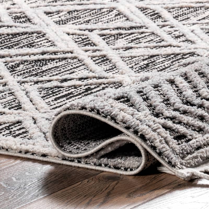 Nuloom Ansley Moroccan Lattice Tassel Area Rug