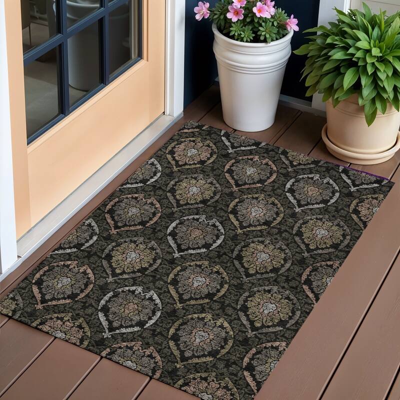 HomeRoots Medallion Transitional Rectangle Outdoor Rug - 3' x 5'