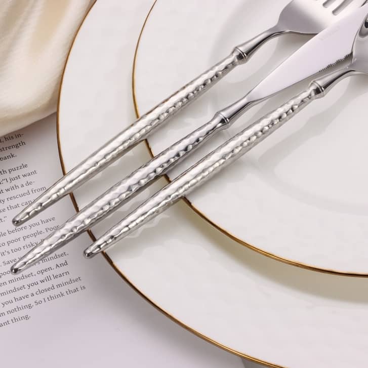 20 Pc Flatware Set with Hammered Handles