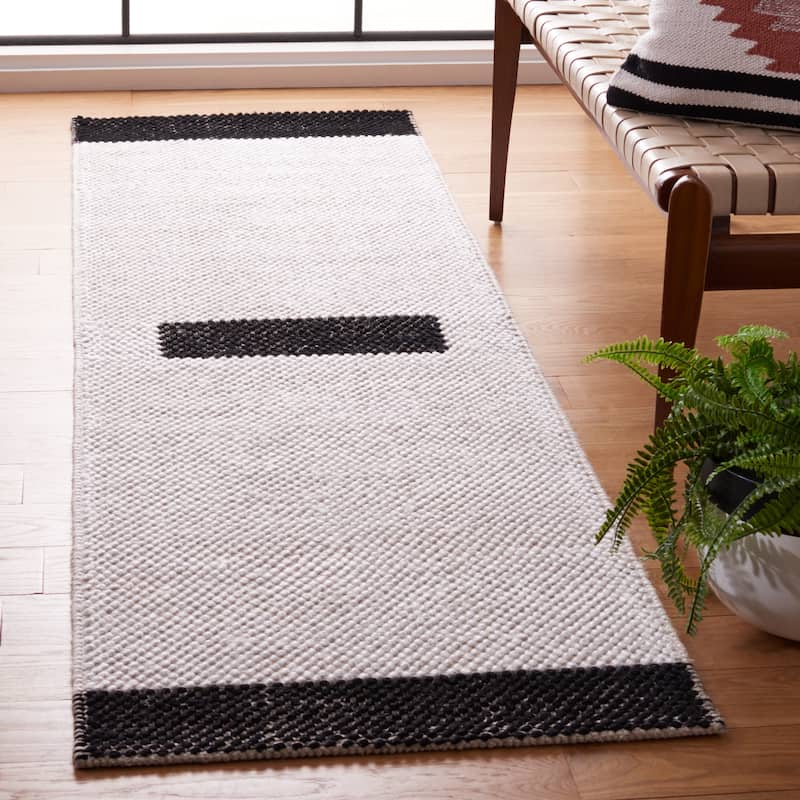 SAFAVIEH Handmade Natura Vroni Transitional Wool Rug - 2'3" x 8' Runner - Ivory/Black