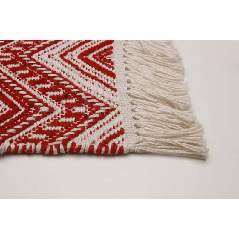 Sienna Red, White Rug 5'2" x 8'0" - 5'2 x 8'0