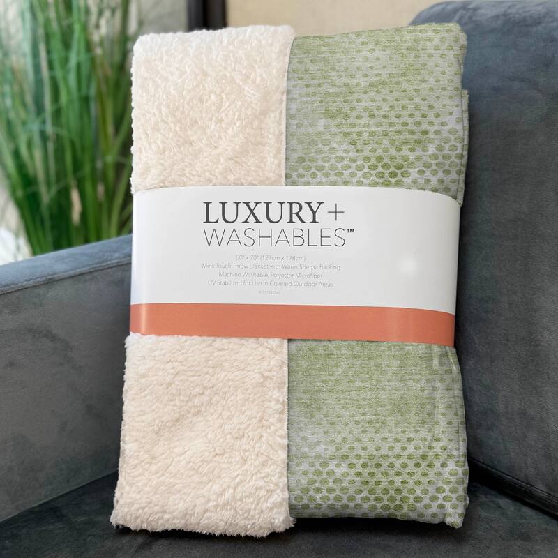 Premium Machine Washable Modern Diamonds Sherpa Throw Blanket