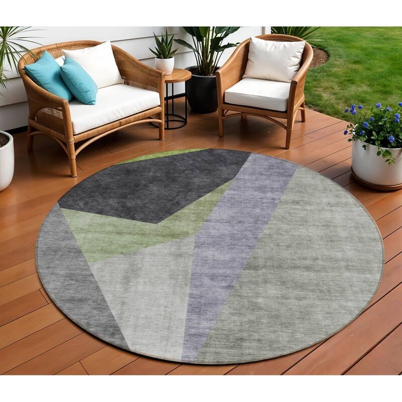 HomeRoots Abstract Transitional Rectangle Outdoor Rug - 8' Round