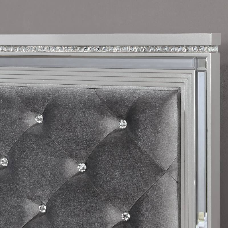 Seleena Glam Silver Wood 6-Piece Tufted Panel Bedroom Set with USB Port by Furniture of America