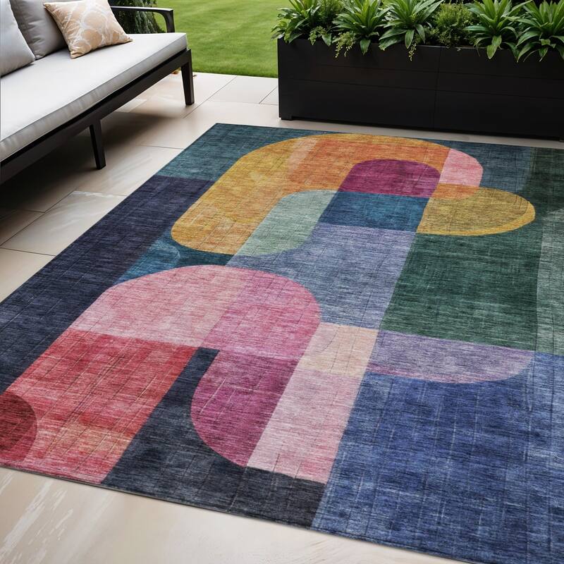HomeRoots Abstract Transitional Rectangle Outdoor Rug - 5' X 8'
