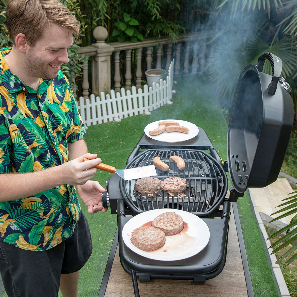 Gas grills with cast iron burners top